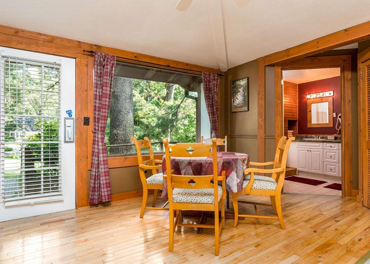 Highland Lake Inn & Resort - Флет-Рок Екстер'єр фото