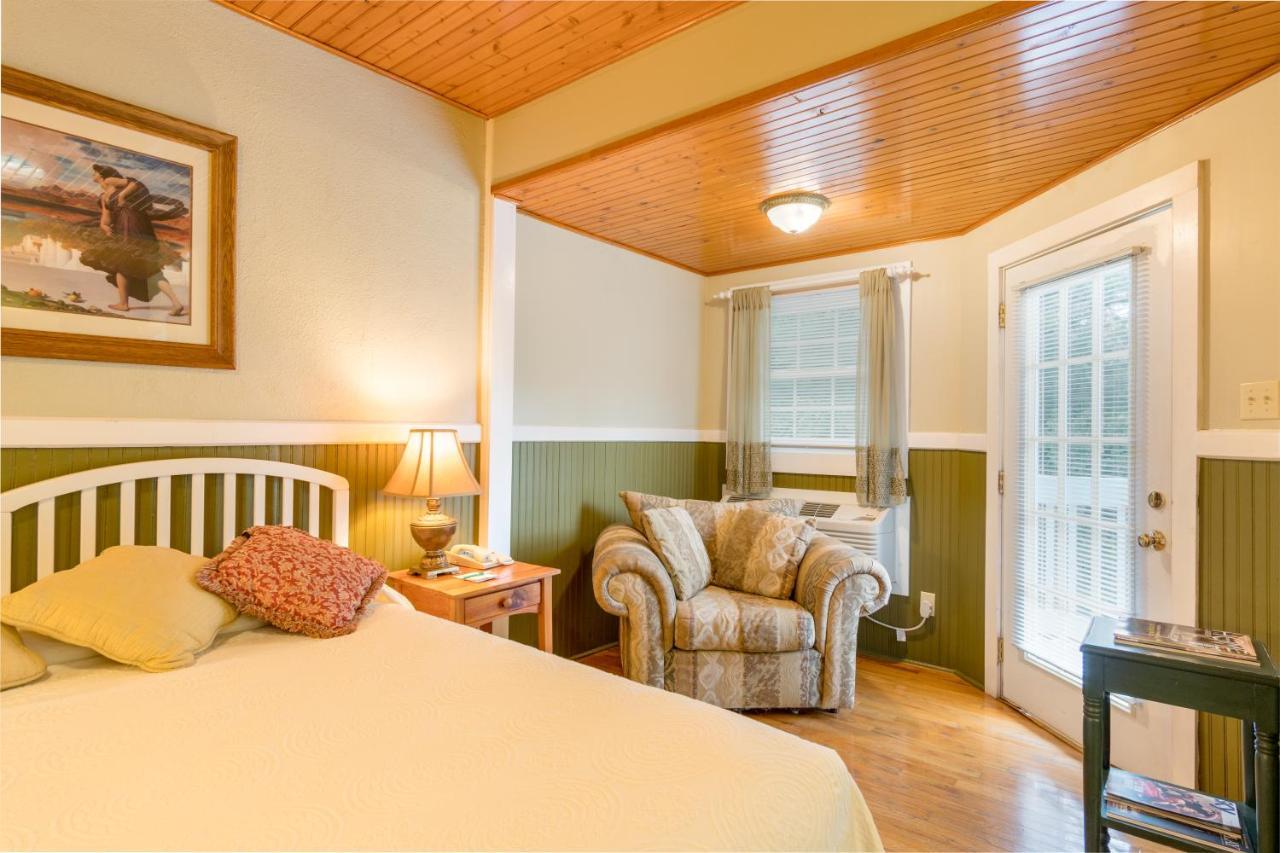 Highland Lake Inn & Resort - Флет-Рок Екстер'єр фото