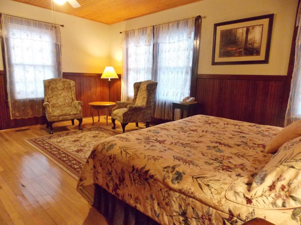 Highland Lake Inn & Resort - Флет-Рок Екстер'єр фото